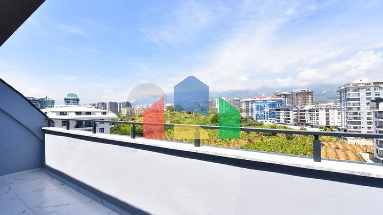 Пентхаус 3+1 в районе Махмутлар