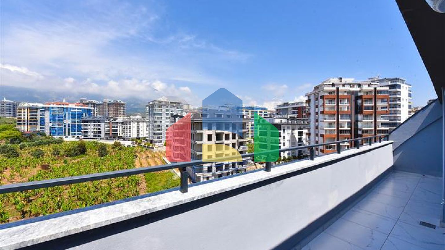 Пентхаус 3+1 в районе Махмутлар