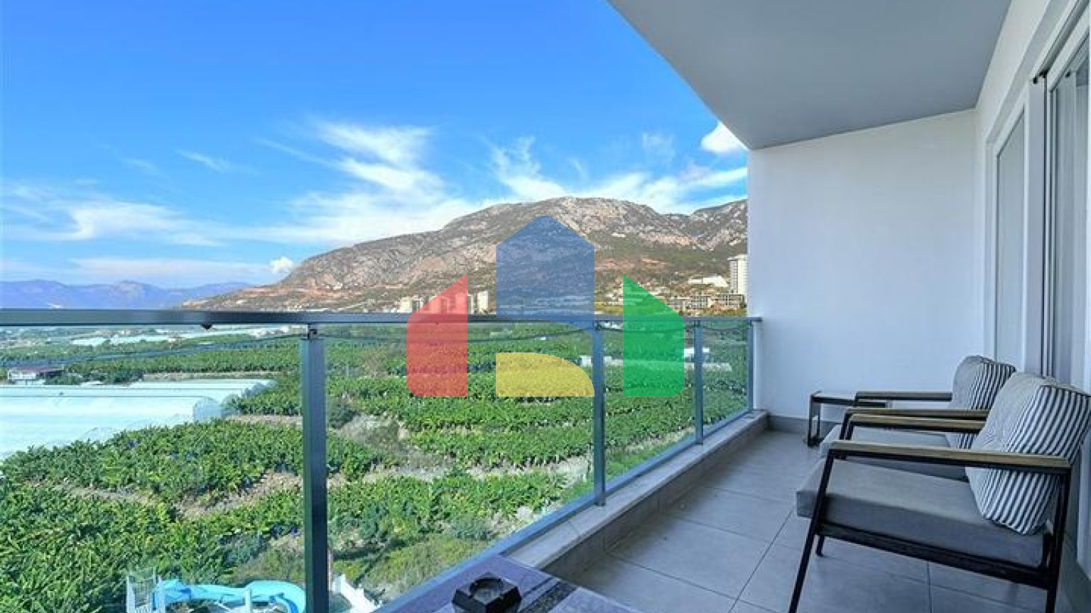 Пентхаус планировки 2+1 в Махмутларе