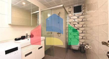 Меблированная трехкомнатная квартира