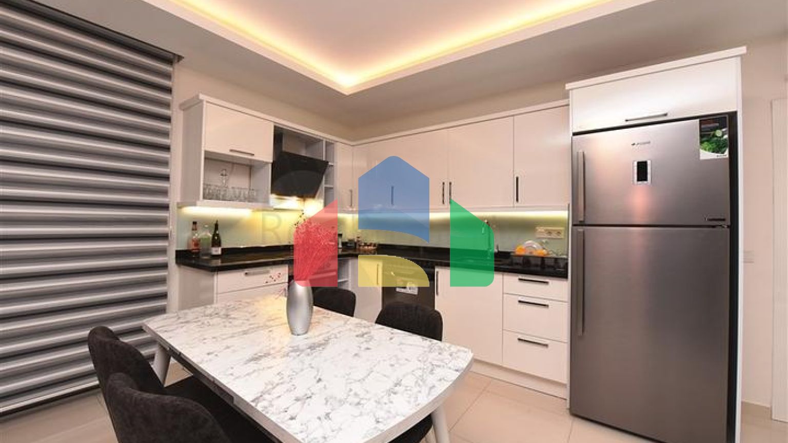 Меблированная трехкомнатная квартира