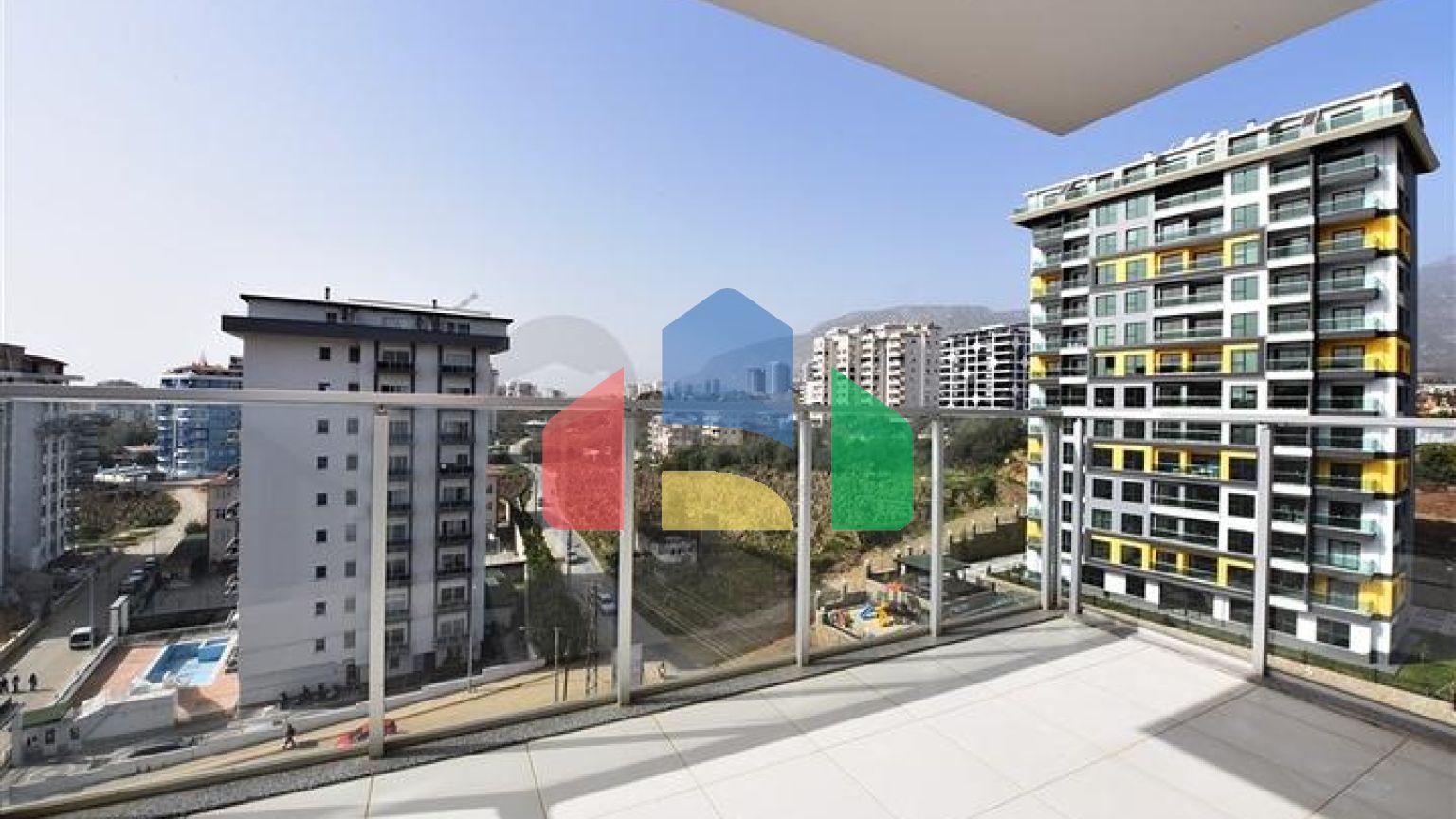 Меблированная трехкомнатная квартира