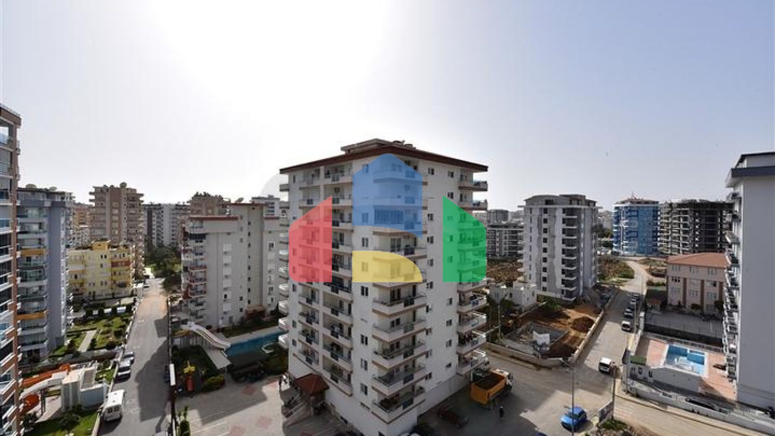 Меблированная трехкомнатная квартира