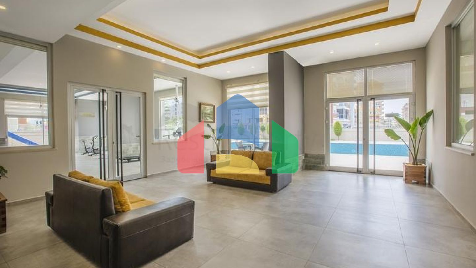 Меблированная трехкомнатная квартира