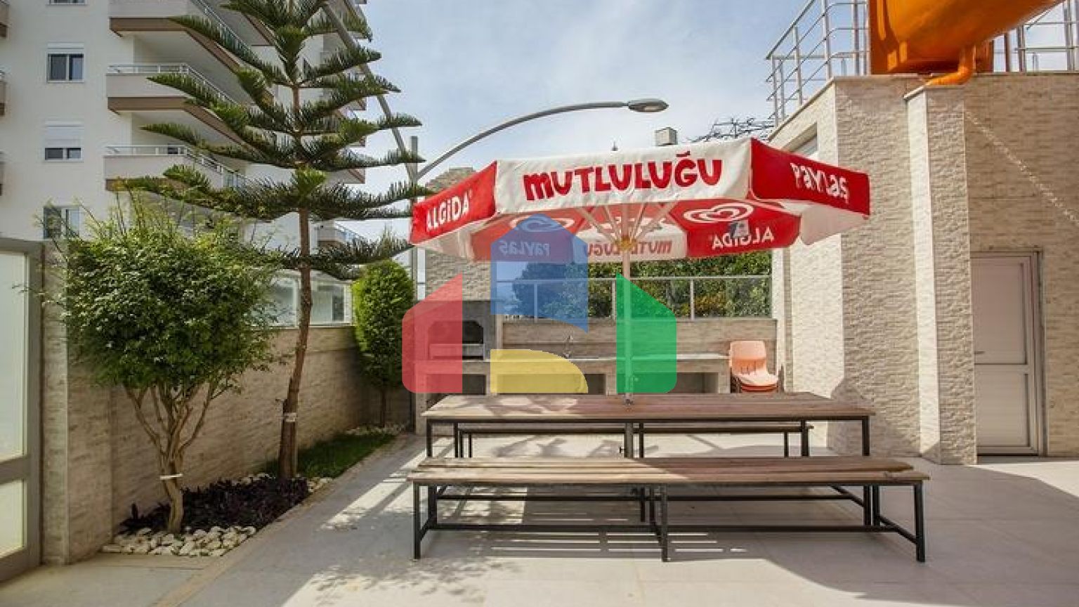 Меблированная трехкомнатная квартира