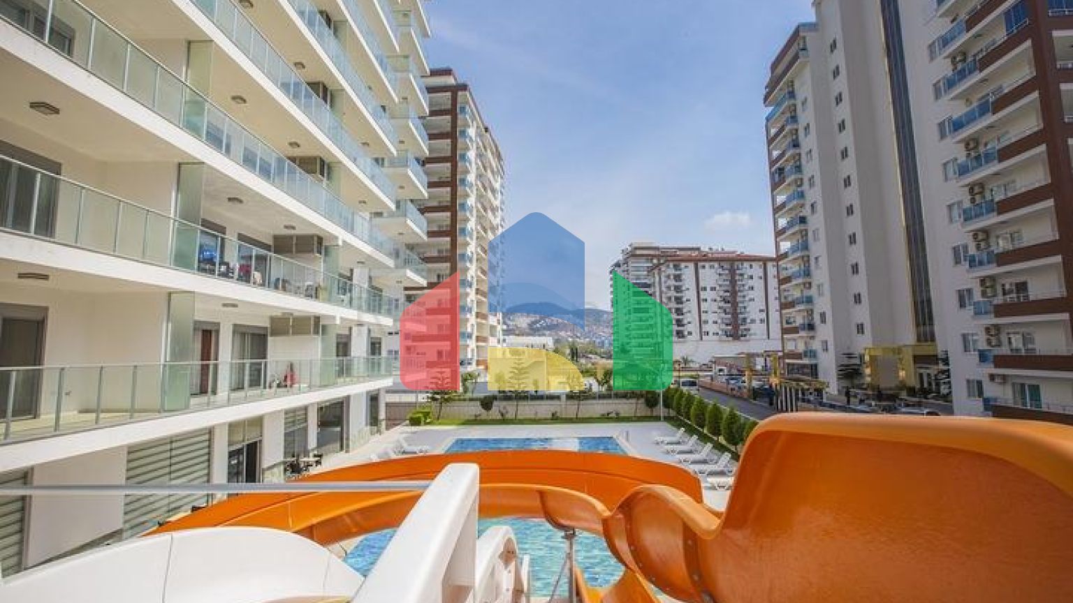 Меблированная трехкомнатная квартира