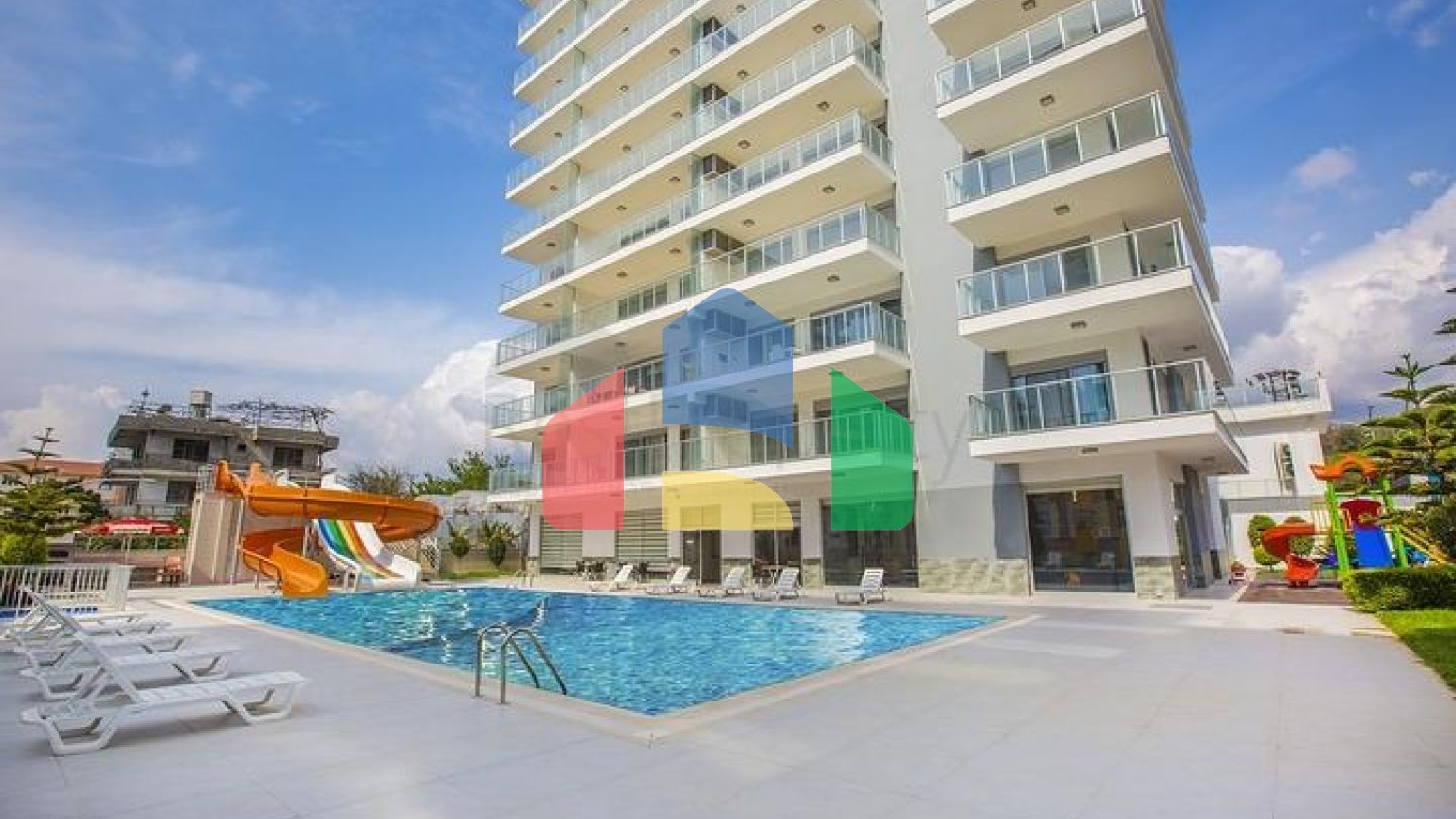 Меблированная трехкомнатная квартира