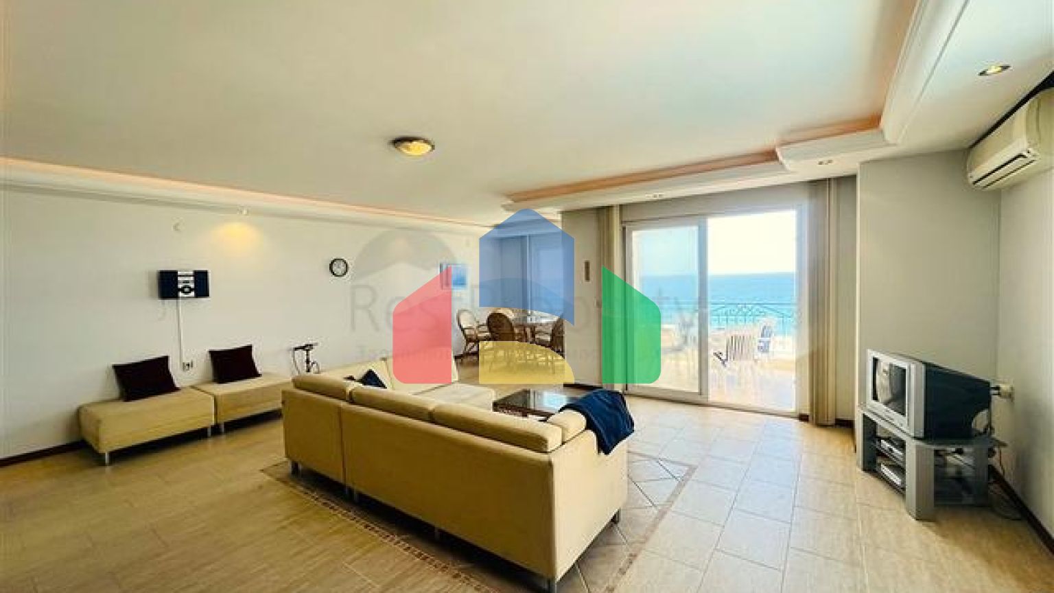 Квартира планировкой 3+1 с безупречным видом на Средиземное море