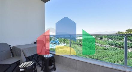 Меблированная квартира 1+1 с видом на море и на горы в районе Махмутлар
