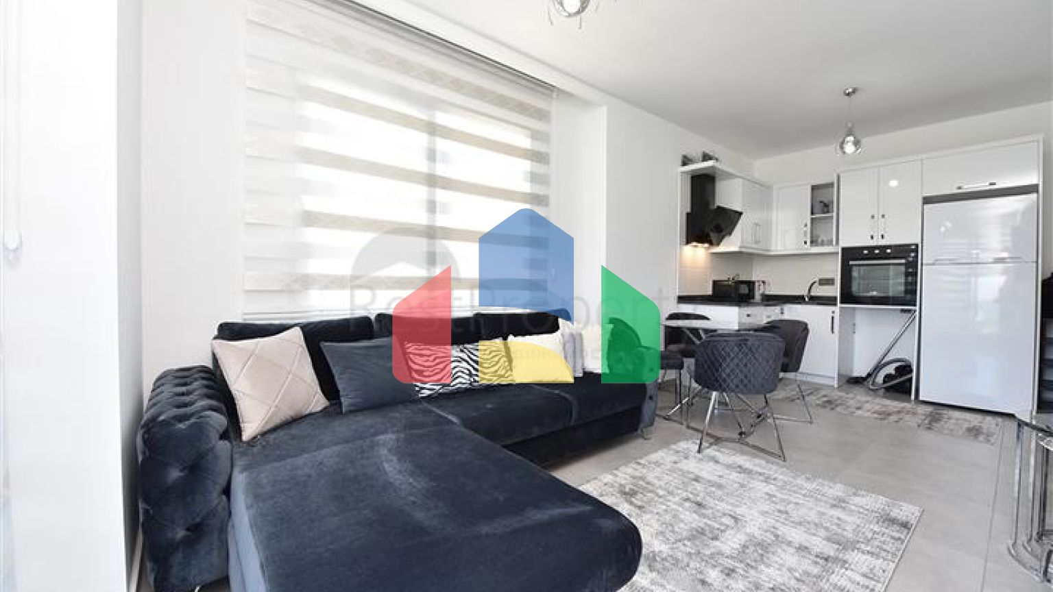 Меблированная квартира 1+1 с видом на море и на горы в районе Махмутлар