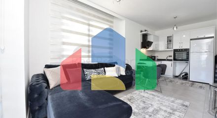 Меблированная квартира 1+1 с видом на море и на горы в районе Махмутлар