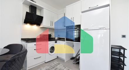 Меблированная квартира 1+1 с видом на море и на горы в районе Махмутлар