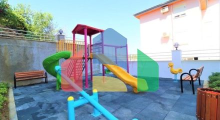 Меблированная квартира 1+1 с видом на море и на горы в районе Махмутлар