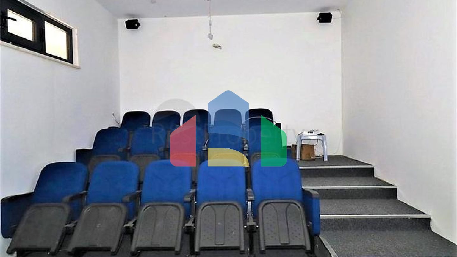 Меблированная квартира 1+1 с видом на море и на горы в районе Махмутлар