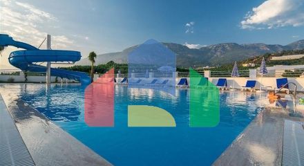 Меблированная квартира 1+1 с видом на море и на горы в районе Махмутлар