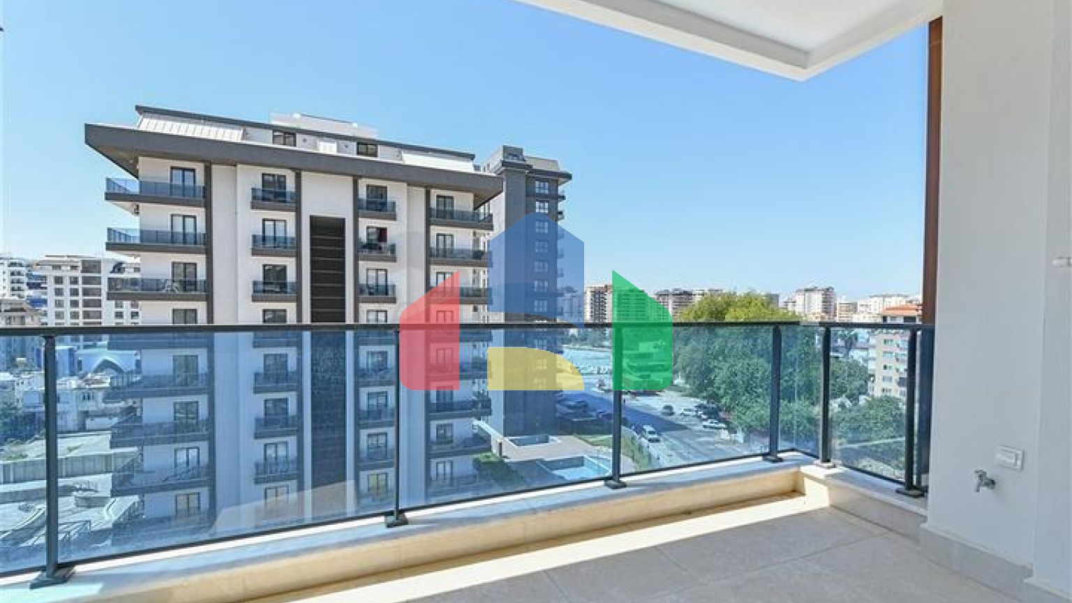 Стильная квартира с полной инфраструктурой в самом центре Махмутлара