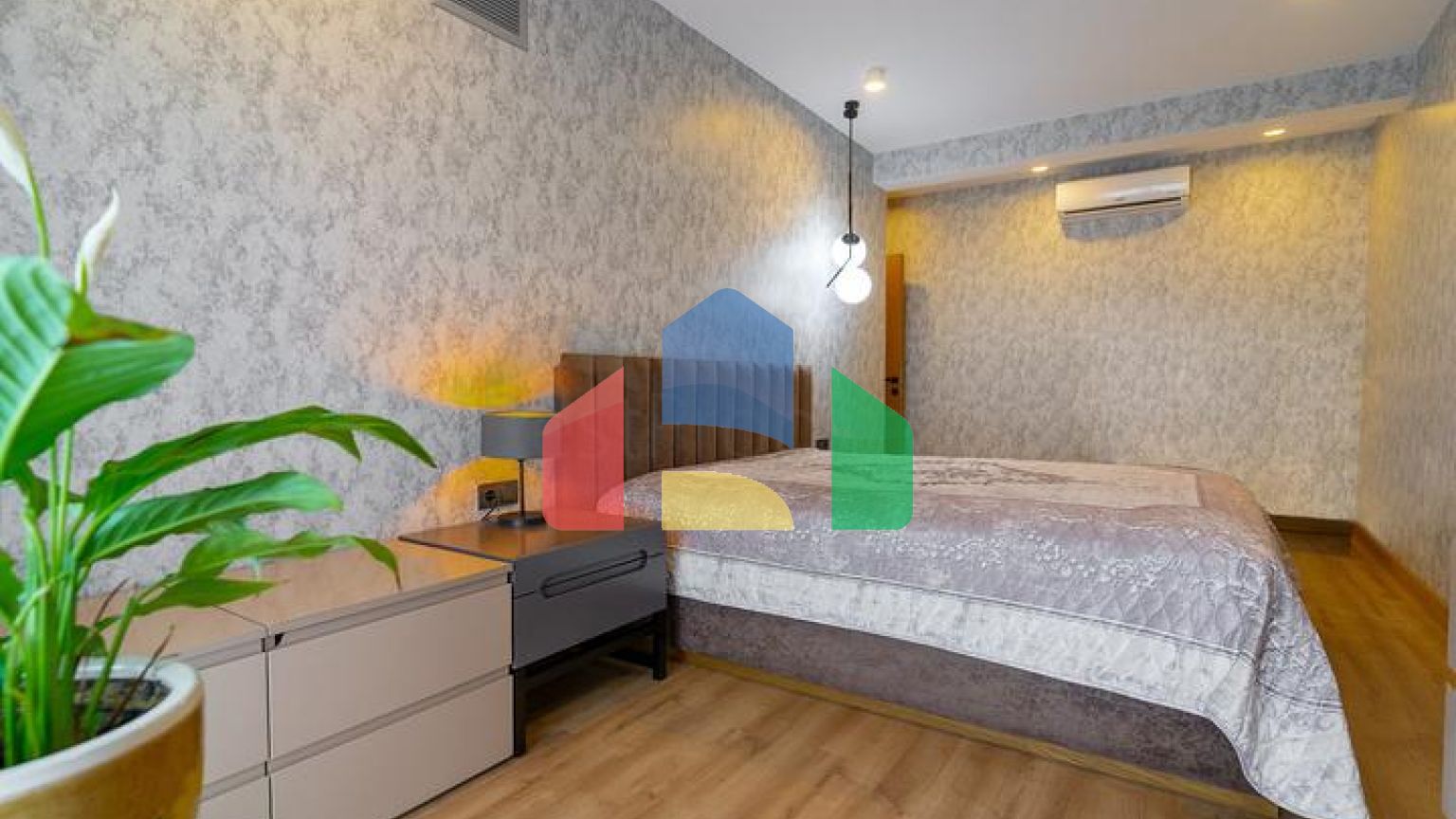 Вілла 4 + 1 в районі Махмутлар