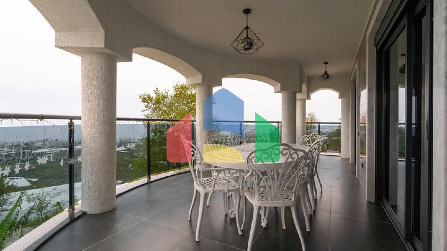 Вілла 4 + 1 в районі Махмутлар