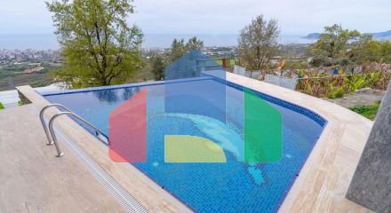 Вілла 4 + 1 в районі Махмутлар