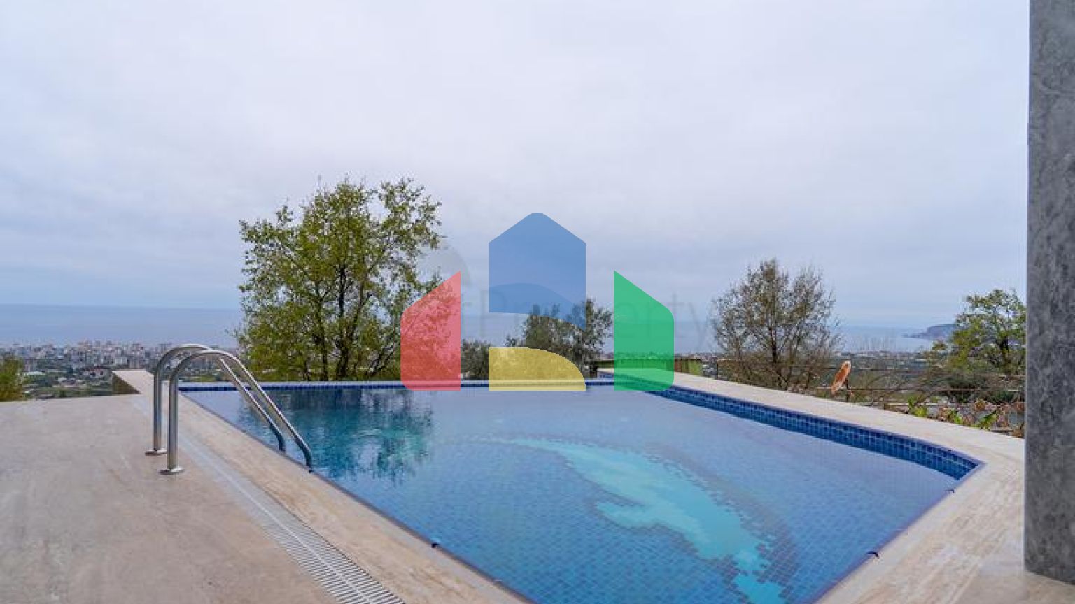 Вілла 4 + 1 в районі Махмутлар