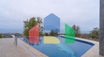 Вілла 4 + 1 в районі Махмутлар