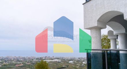 Вілла 4 + 1 в районі Махмутлар