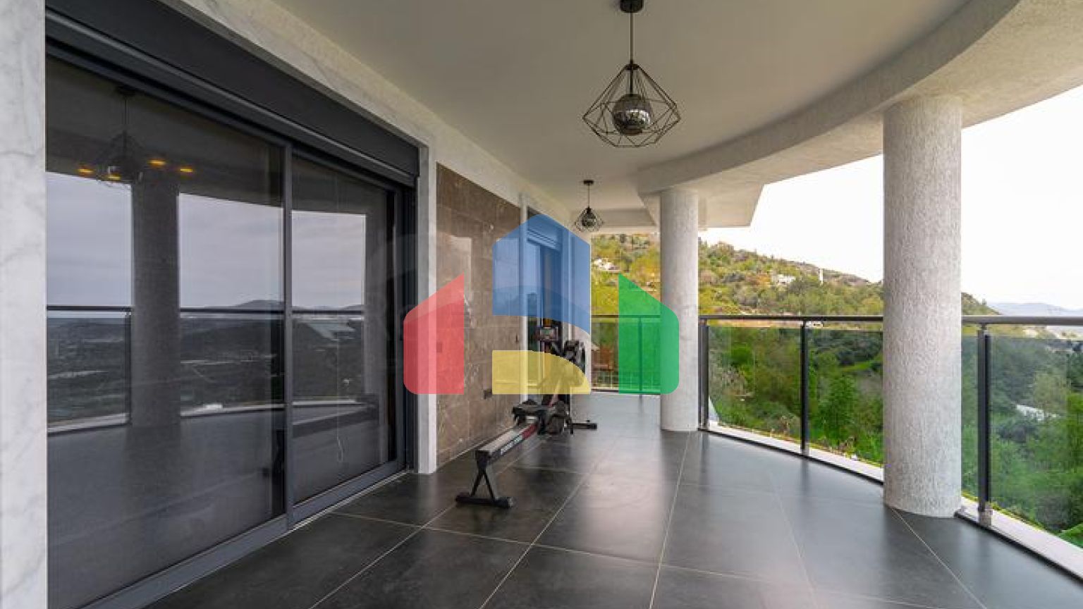 Вілла 4 + 1 в районі Махмутлар