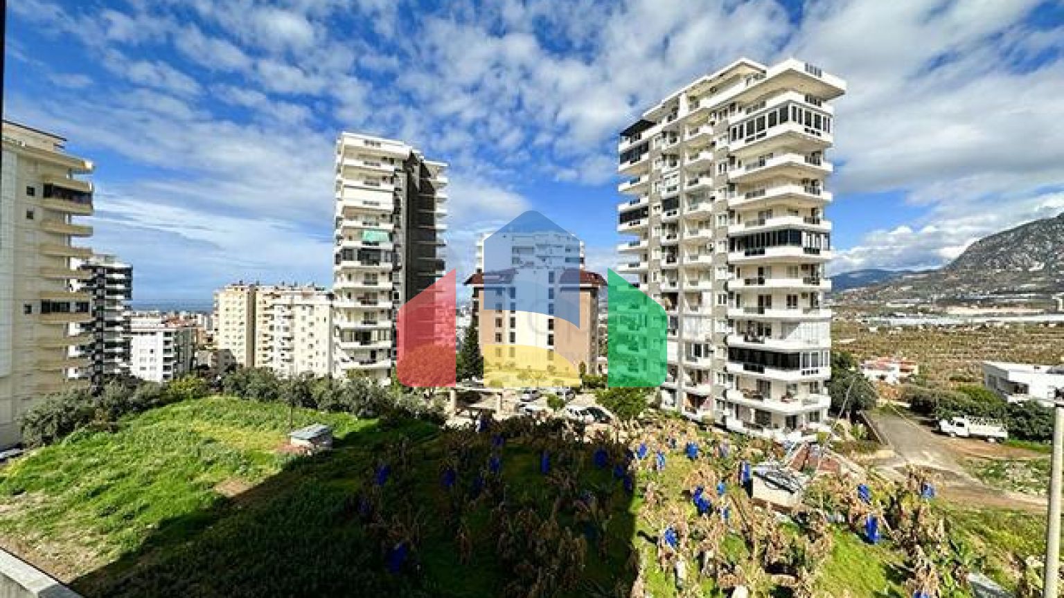 Квартира планировкой 1+1 в строящемся доме в районе Махмутлар