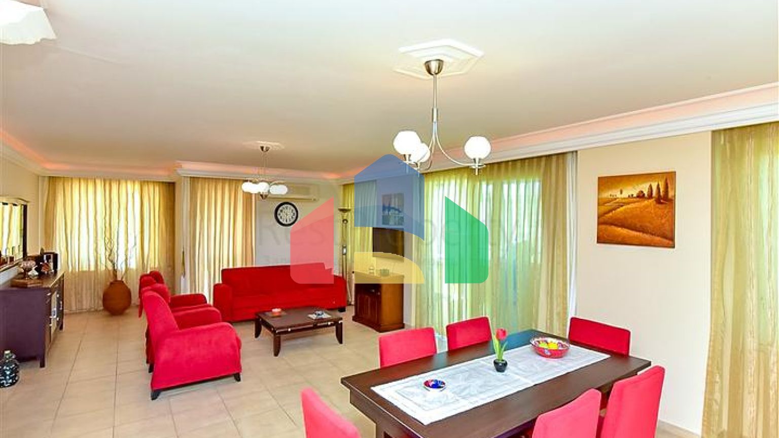 Затишна трикімнатна квартира з захоплюючим видом на море