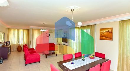 Затишна трикімнатна квартира з захоплюючим видом на море