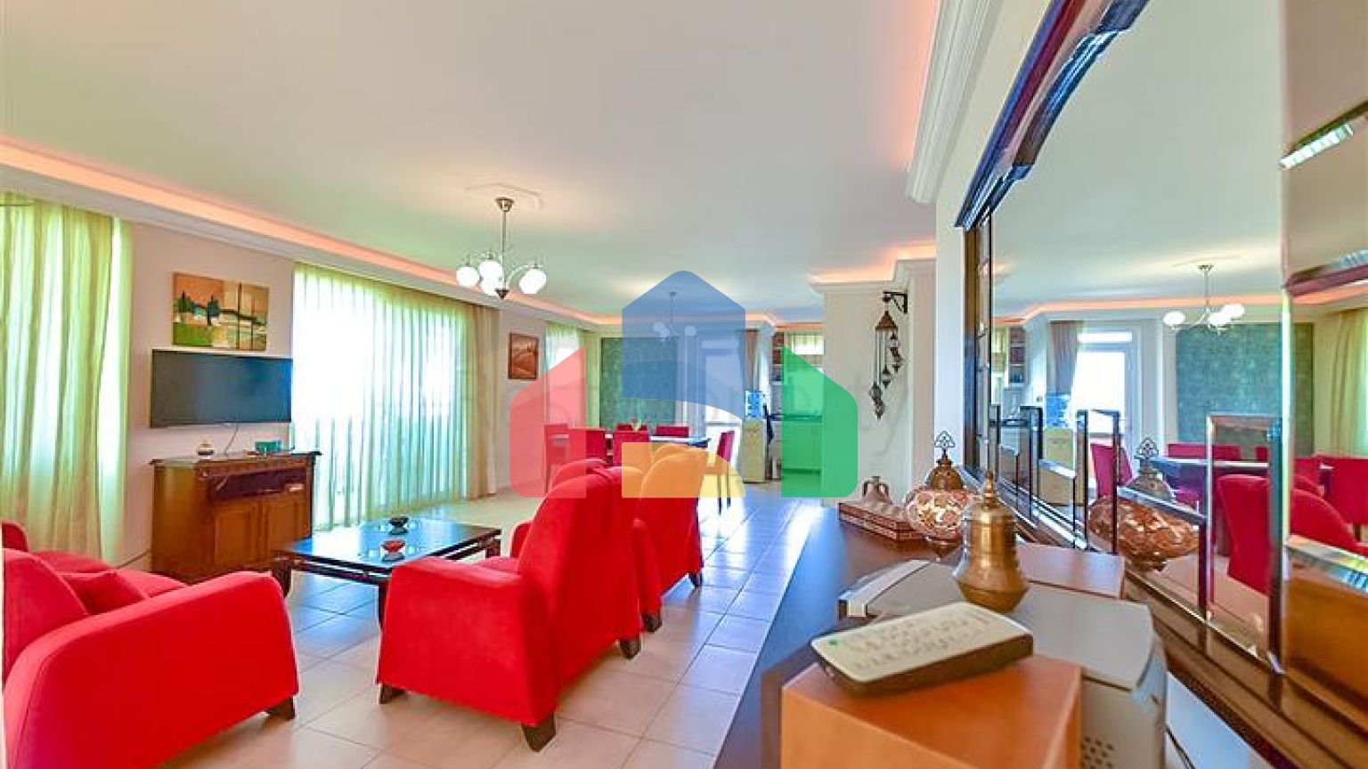 Затишна трикімнатна квартира з захоплюючим видом на море