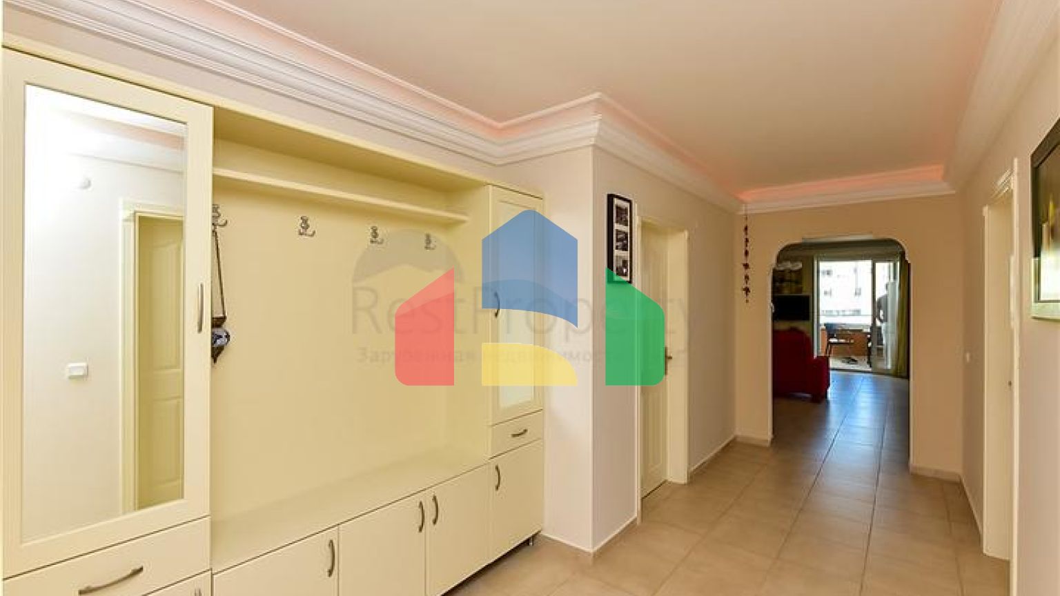 Затишна трикімнатна квартира з захоплюючим видом на море