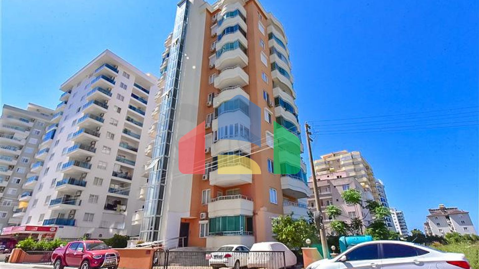 Затишна трикімнатна квартира з захоплюючим видом на море