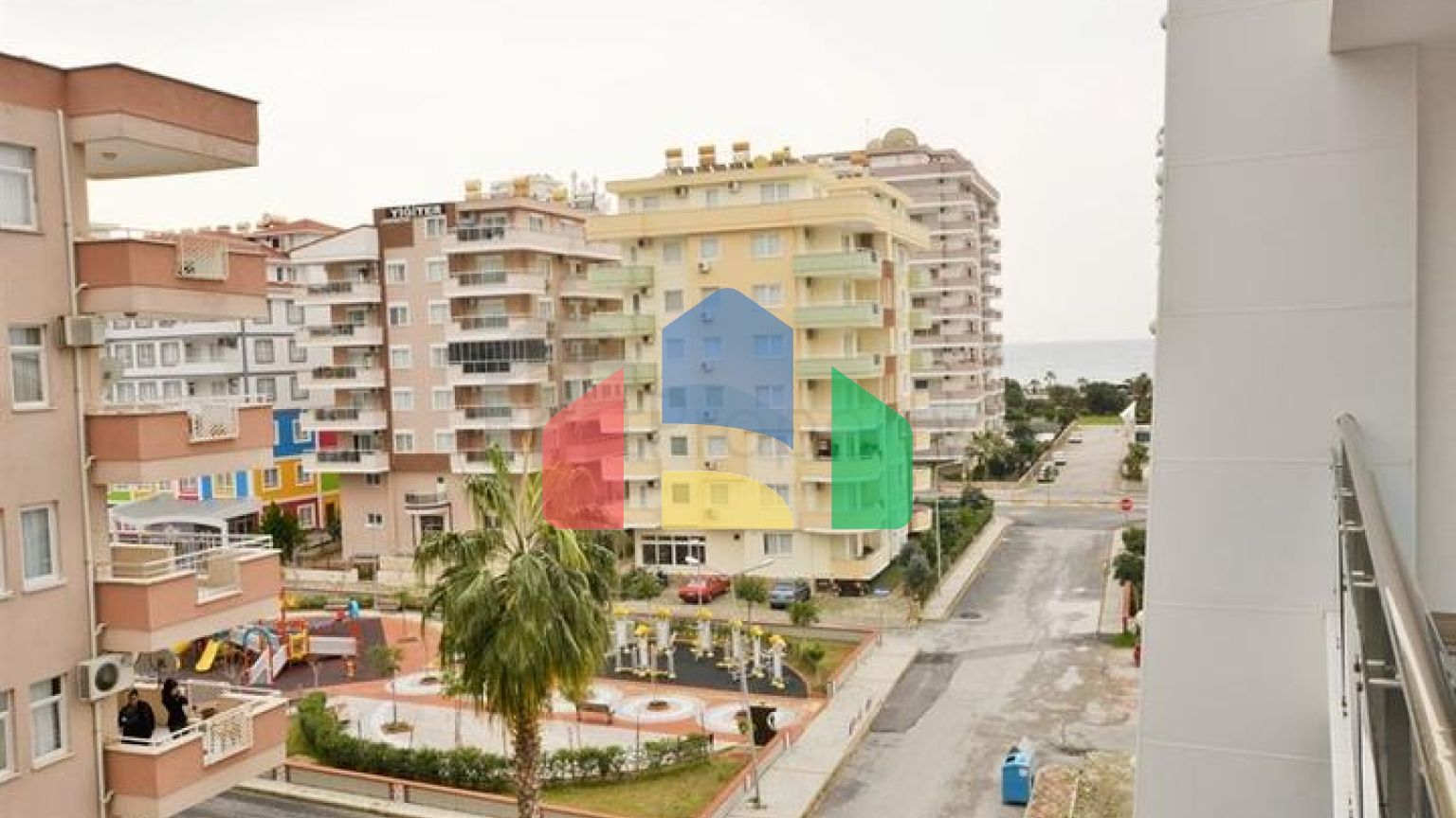 Двухкомнатная квартира в 200 метрах от моря в Махмутларе