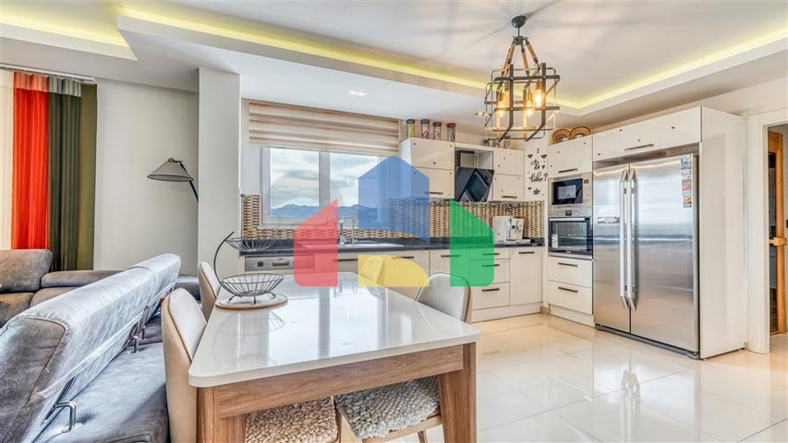 Просторий пентхаус 3 + 1 в Махмутларі