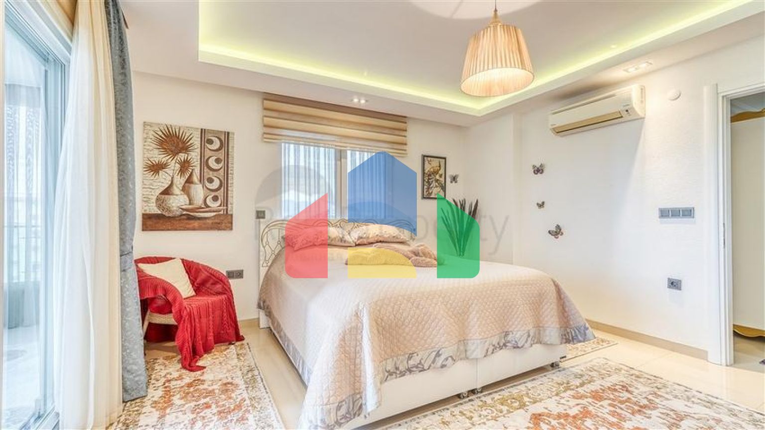 Просторий пентхаус 3 + 1 в Махмутларі