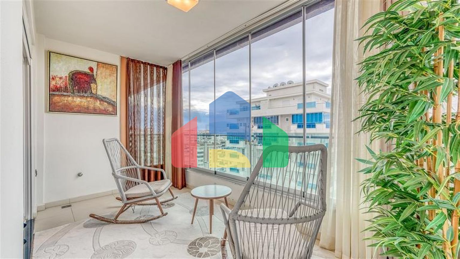 Просторий пентхаус 3 + 1 в Махмутларі