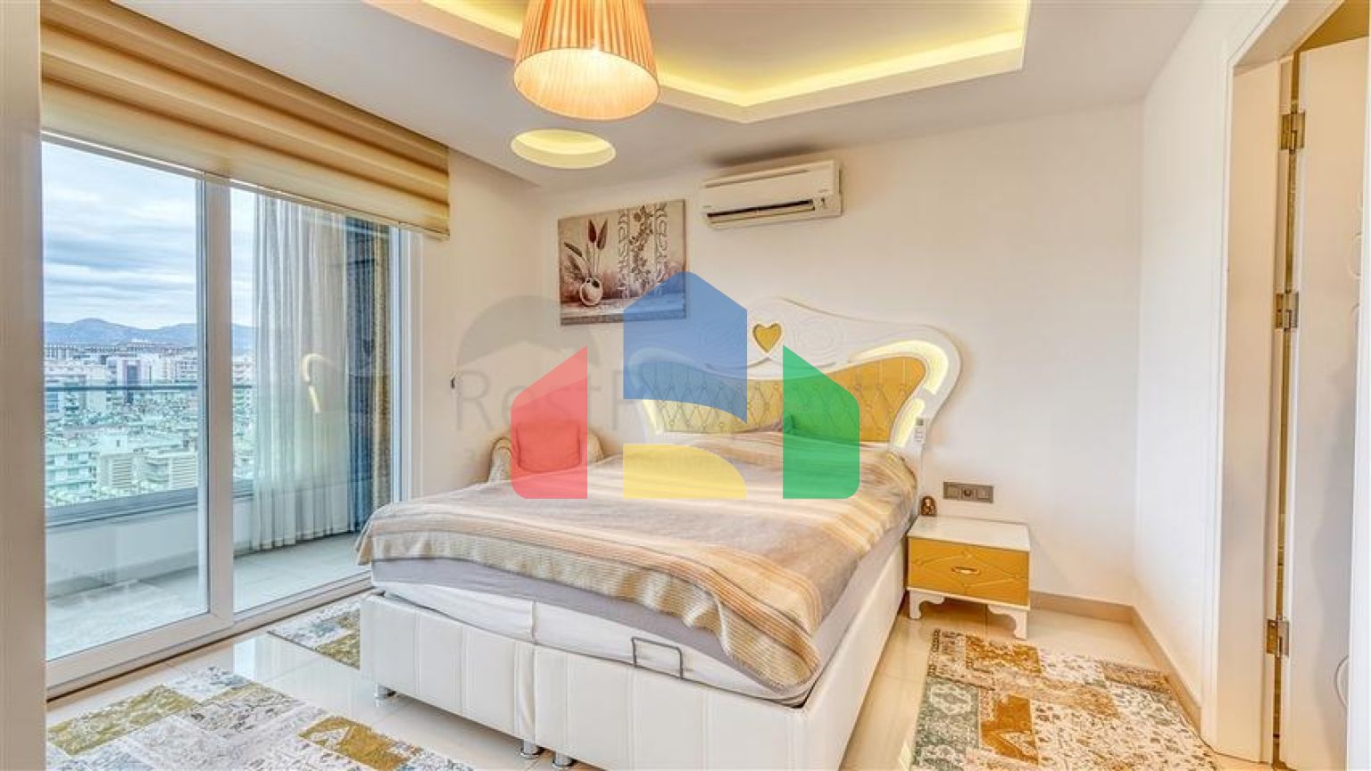 Просторий пентхаус 3 + 1 в Махмутларі