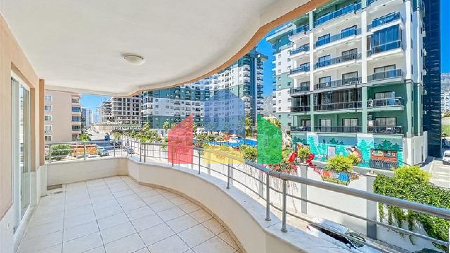 Затишна квартира 2 + 1 в районі Махмутлар