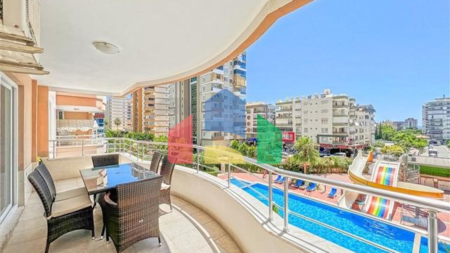 Затишна квартира 2 + 1 в районі Махмутлар