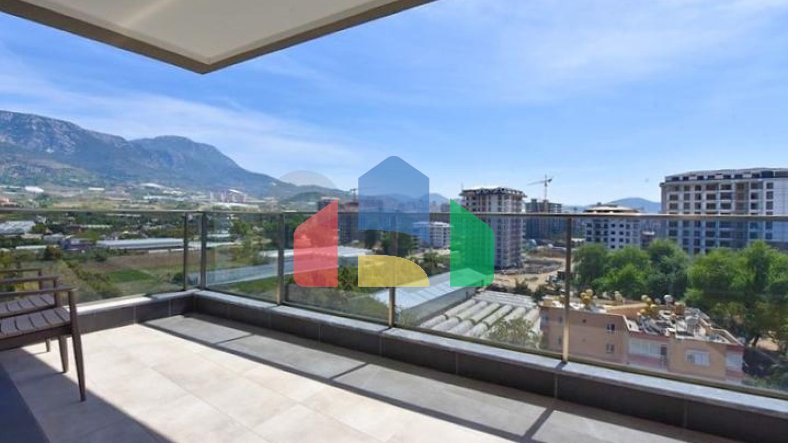 Квартира 2+1 с кладовой в районе Махмутлар