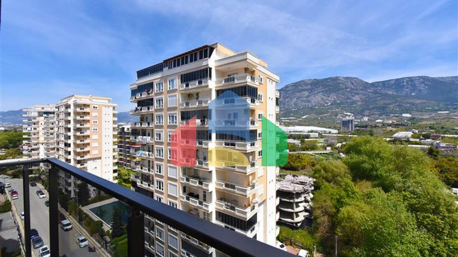 Квартира 2+1 с кладовой в районе Махмутлар