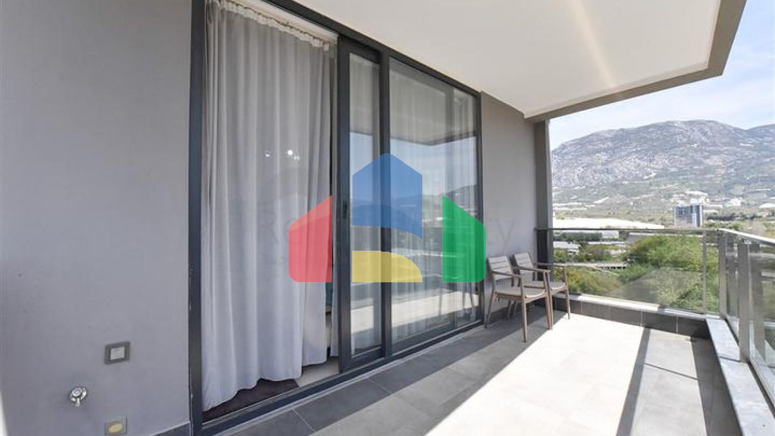 Квартира 2+1 с кладовой в районе Махмутлар