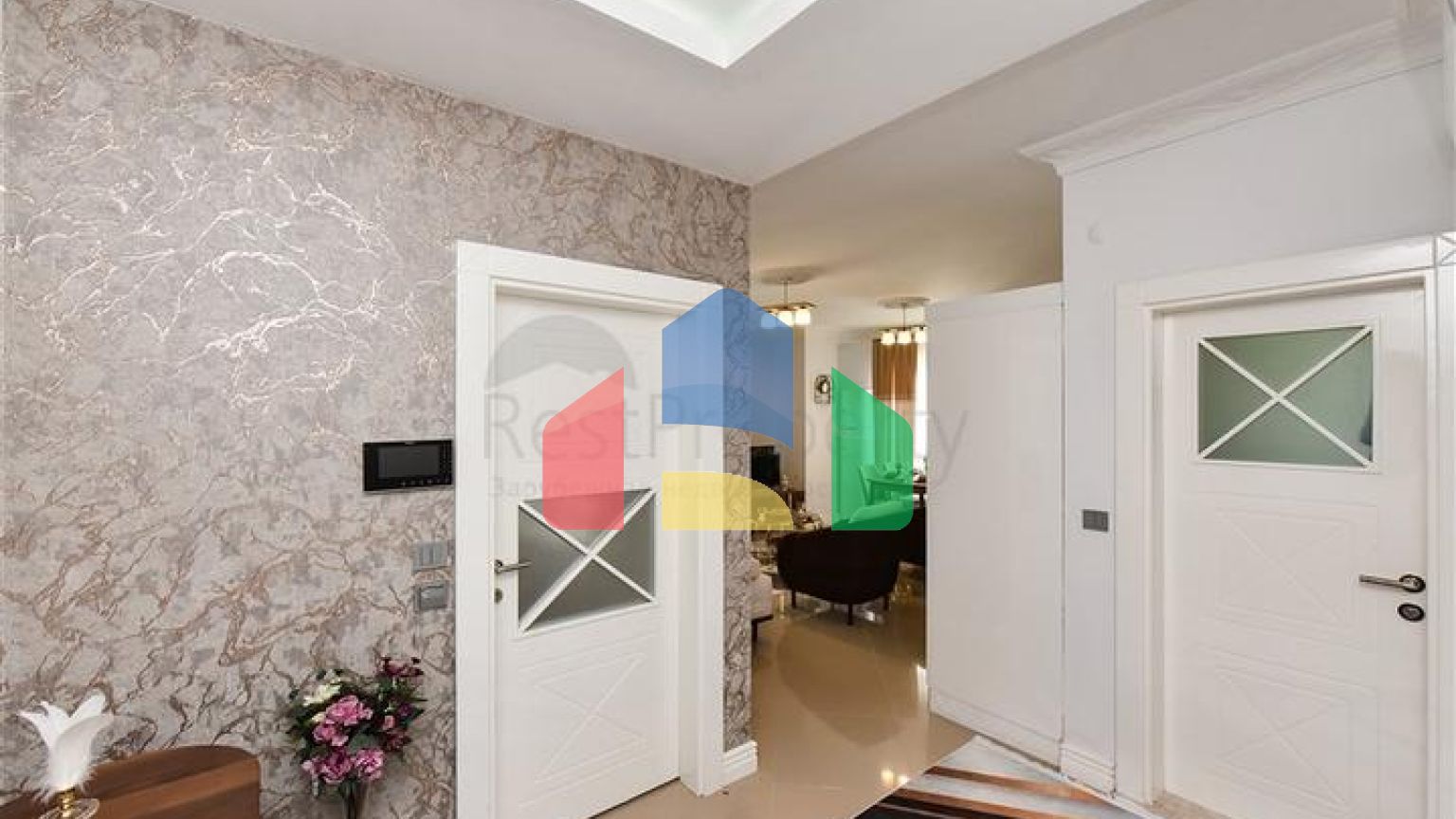 Красива квартира в резиденції біля моря в районі Махмутлар.