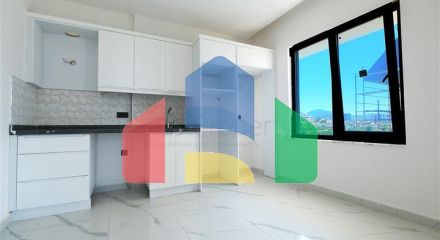 Сучасний пентхаус 2 + 1 в престижному комплексі в Махмутларі