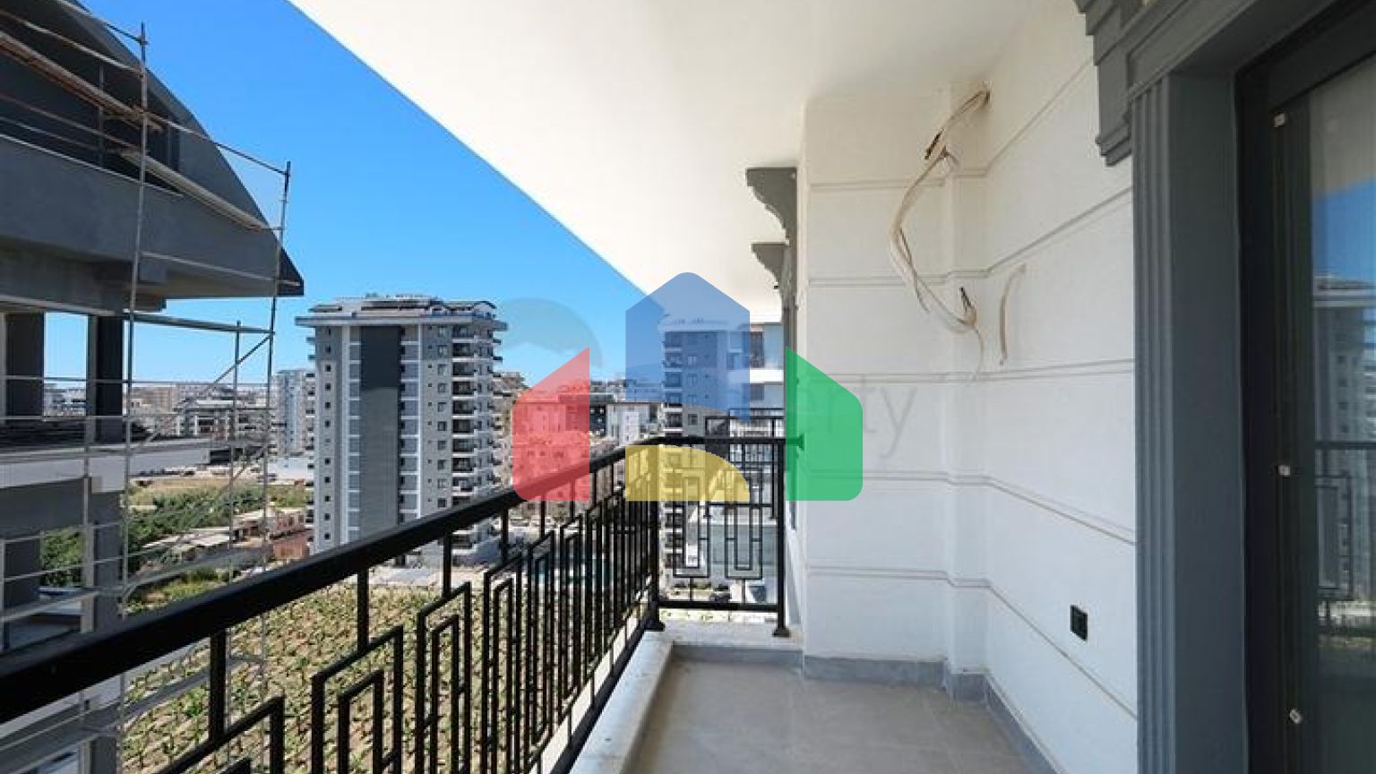 Сучасний пентхаус 2 + 1 в престижному комплексі в Махмутларі