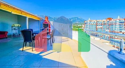 Furnished 4+1 penthouse in one of the residential complexes of Mahmutlar