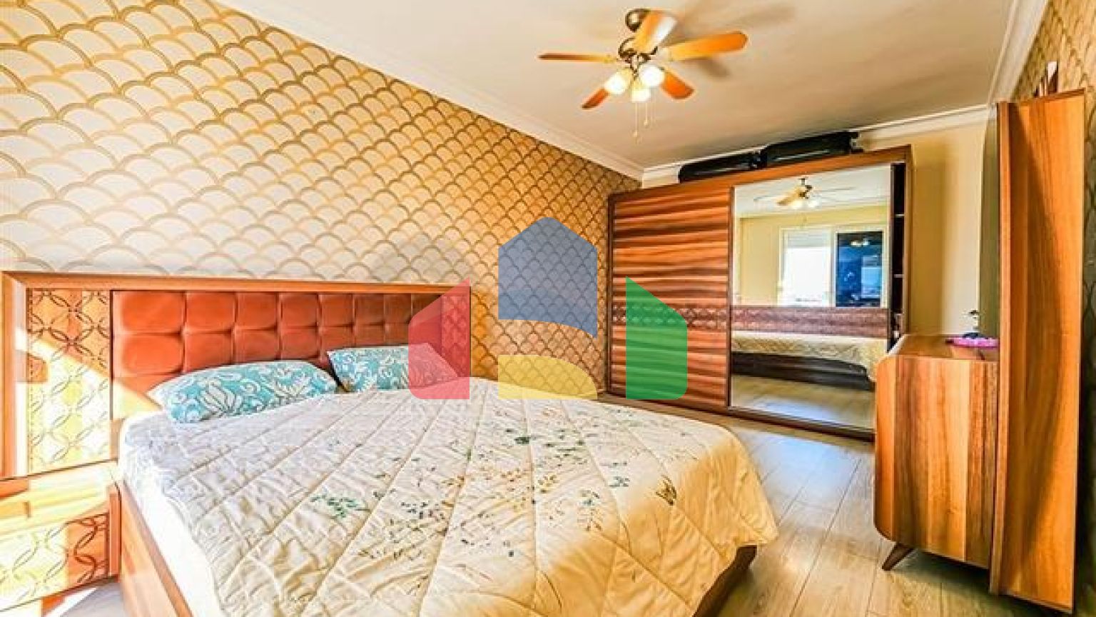 Меблированный пентхаус 4+1 в одном из жилых комплексов Махмутлара