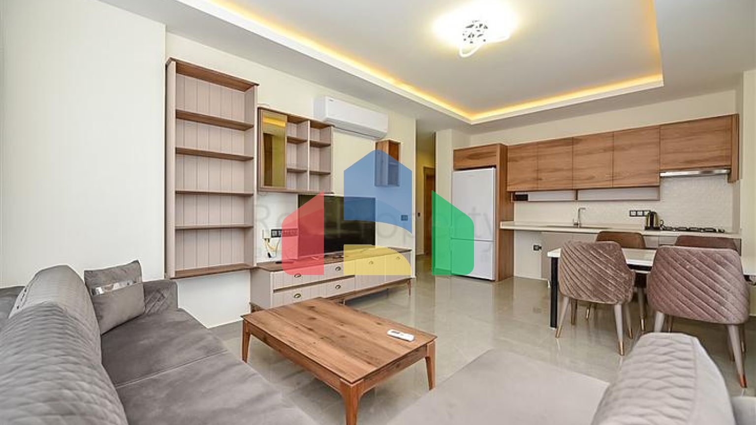 Трехкомнатная квартира в районе Махмутлар с видом на горы