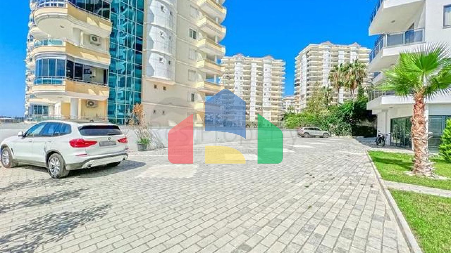 Трехкомнатная квартира в районе Махмутлар с видом на горы